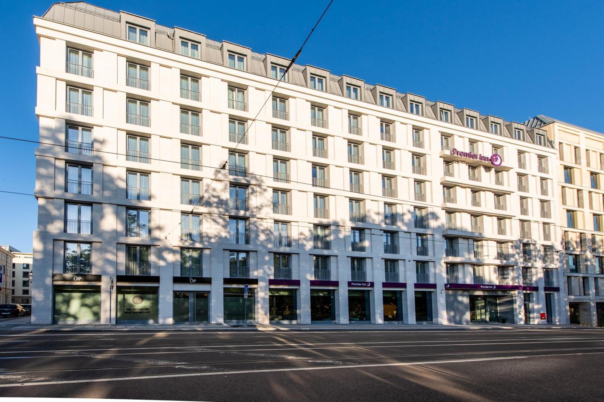 Premier Inn Leipzig City Oper Exterior photo