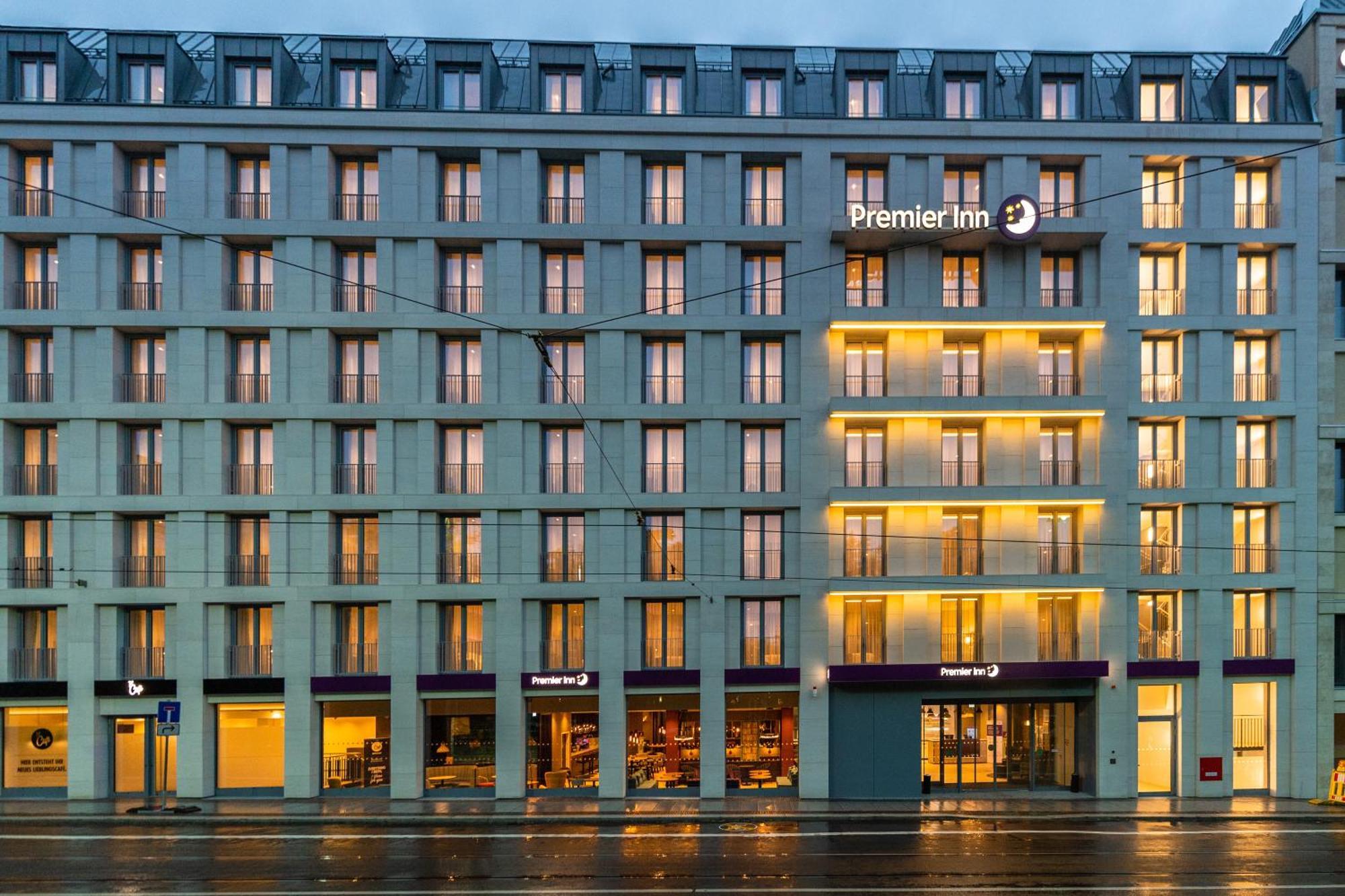 Premier Inn Leipzig City Oper Exterior photo